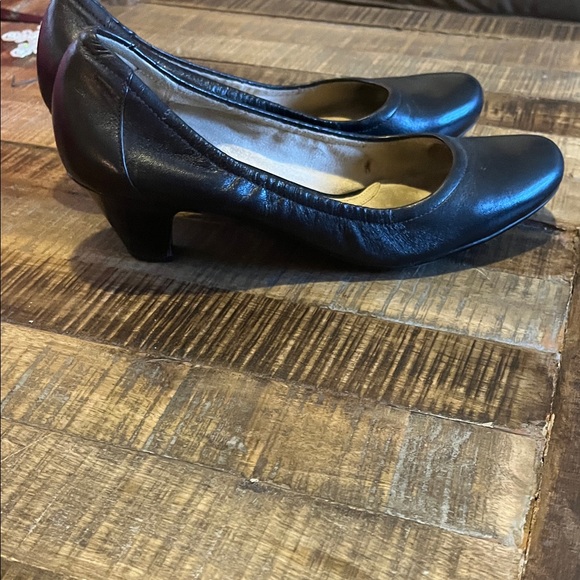 Naturalizer Black Leather Heels - Picture 2 of 5